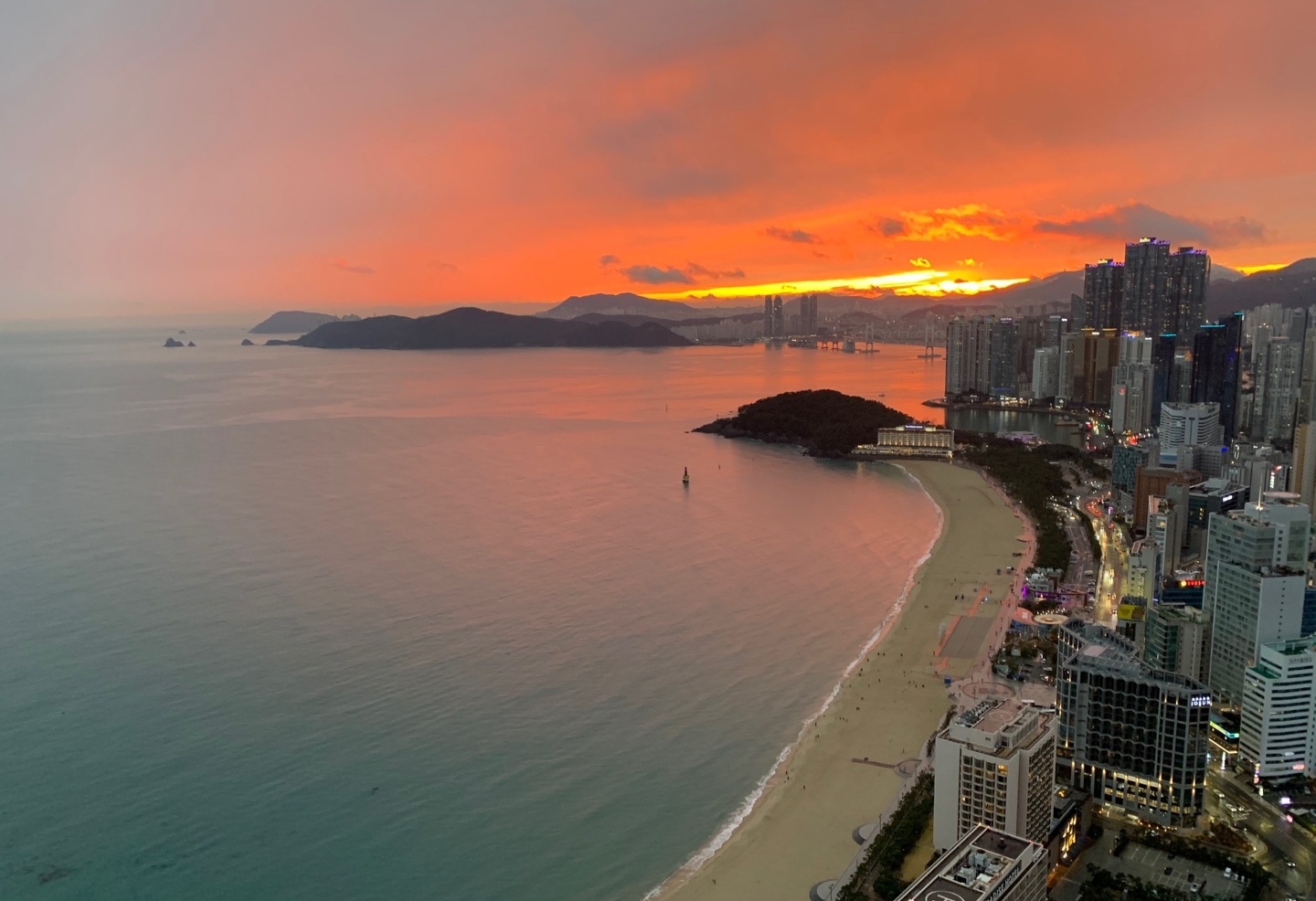 21_배수연_불타는 해운대.jpg 첨부 이미지